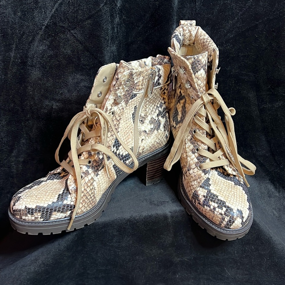 Vince Camuto NEW leather ankle boot size 7 1/2